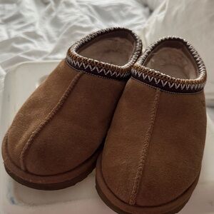 UGG chestnut Tasman shoes